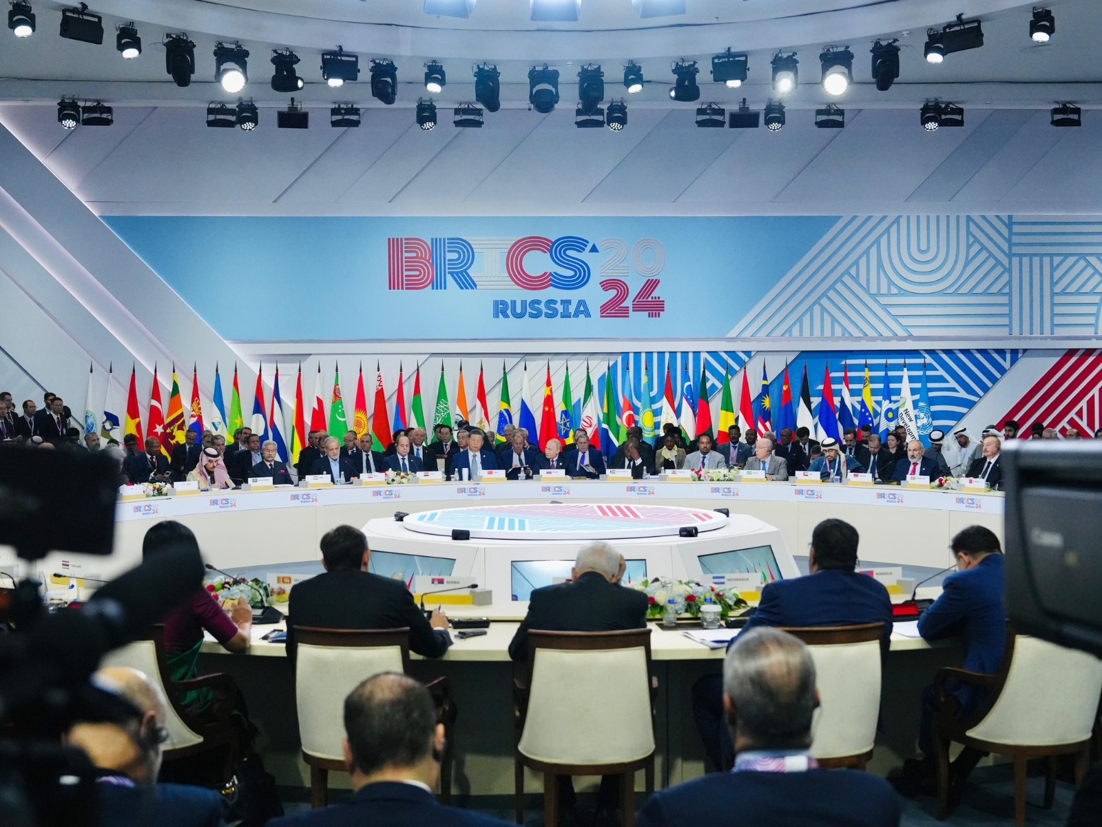 Keanggotaan Indonesia di BRICS: Peluang Ekonomi dan Tantangan Global